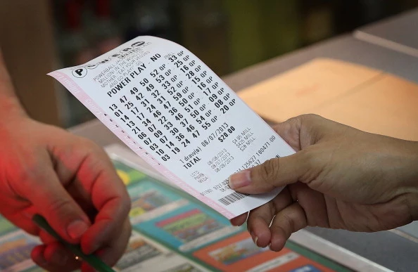 425 Million Jackpot Draws Hopeful Lottery Ticket Buyers